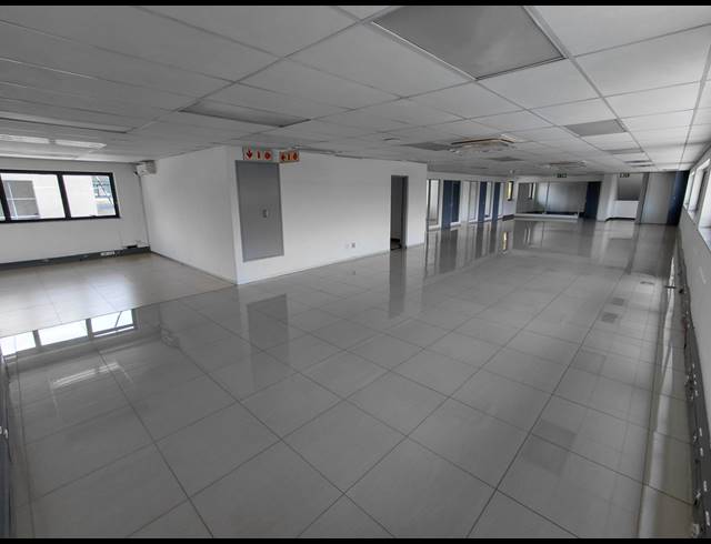 303M² OFFICE TO LET IN RANDJESPARK